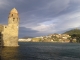 Photo suivante de Collioure Clocher tour. En 1693, on fait de cette tour un clocher, la plateforme supérieure devient l'étage ou l'on suspendait les cloches.Une horloge est placée dans le clocher dans une embrasure au sud. 