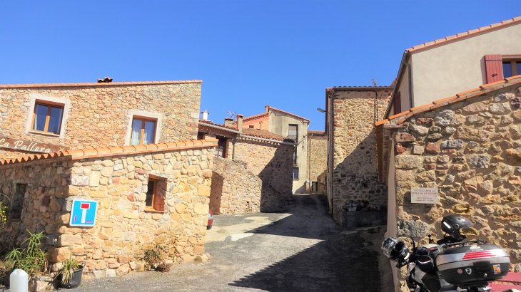 Entrée du village - Coustouges