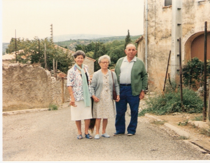 Henri et Marie Vilella avec Dolorès - Ortaffa