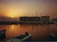 Le Port au crépuscule (carte postale de 1970)