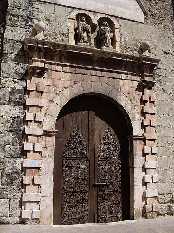 Le portail de l'église - Vinça