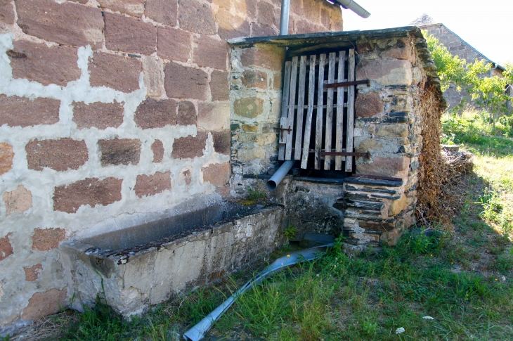 Un puits au village de Brochat. - Allassac