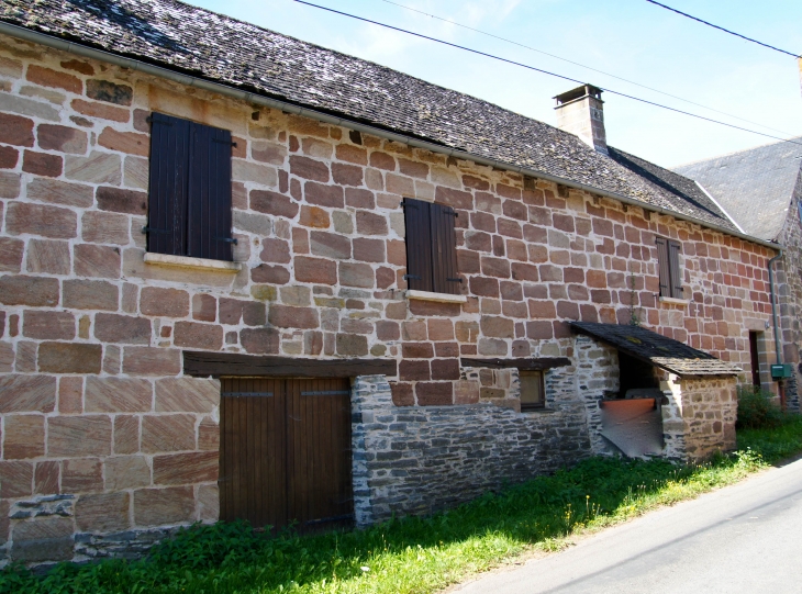 Maison du village de Brochat. - Allassac