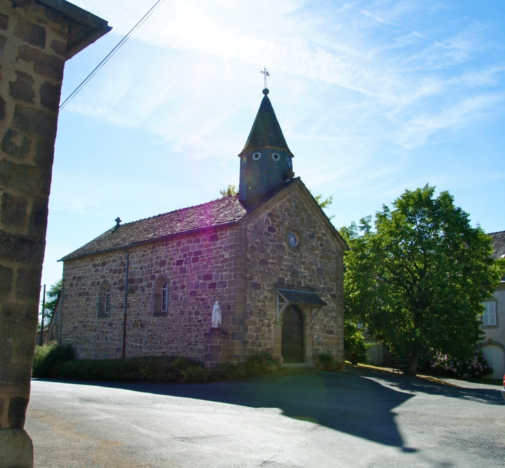La Chapelle Saint-Nicolas de Tolentine, construite en 1894, au village de Brochat. - Allassac