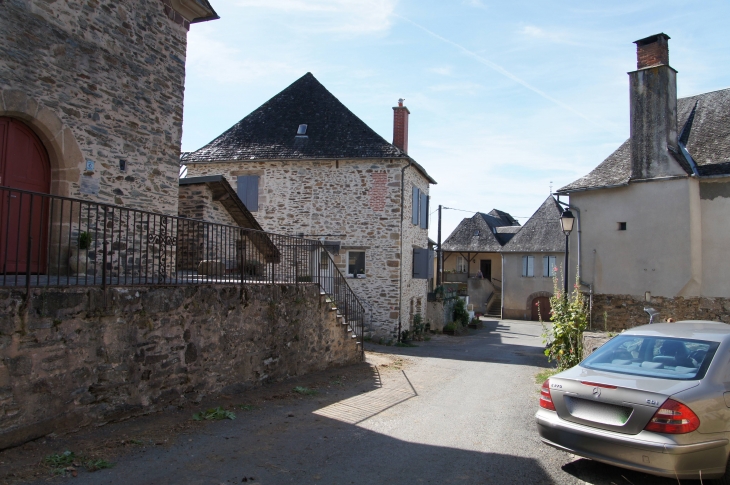 Une rue du hameau de Gauch. - Allassac