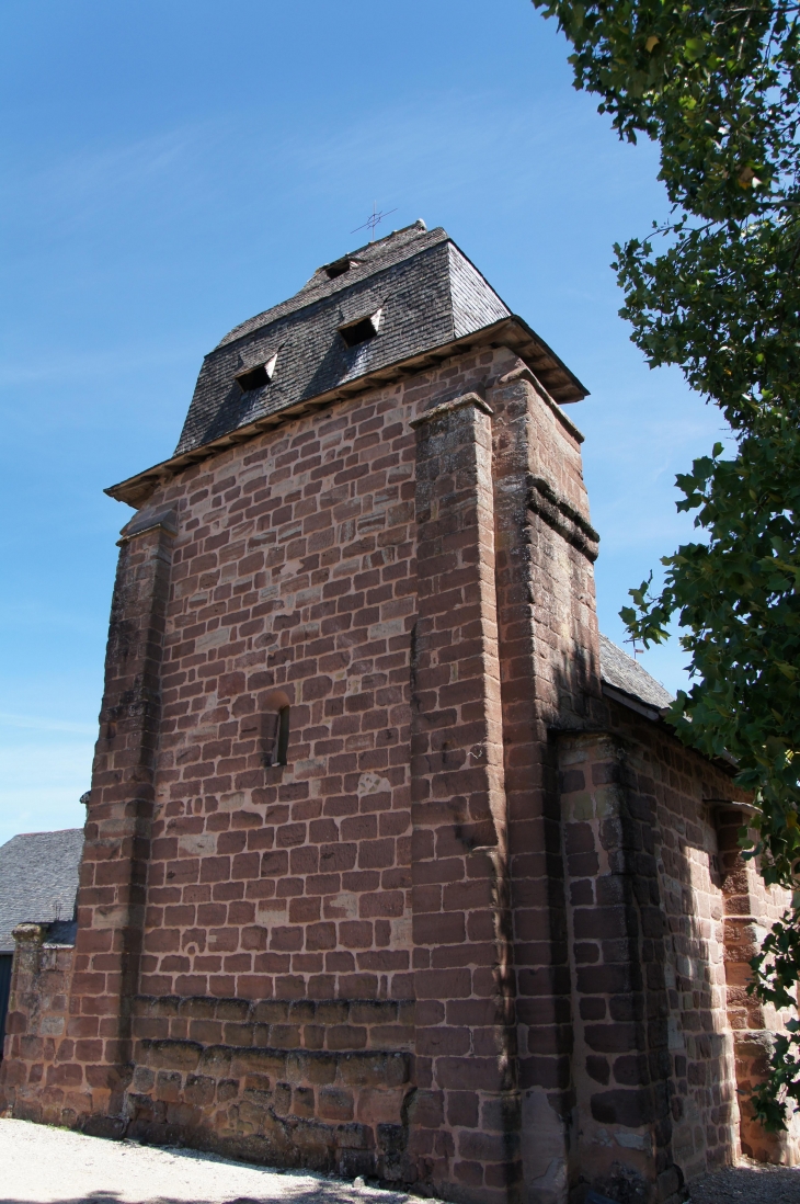 Façade occidentale de la chapelle Sainte-Marguerite au hameau de la Chapelle. - Allassac