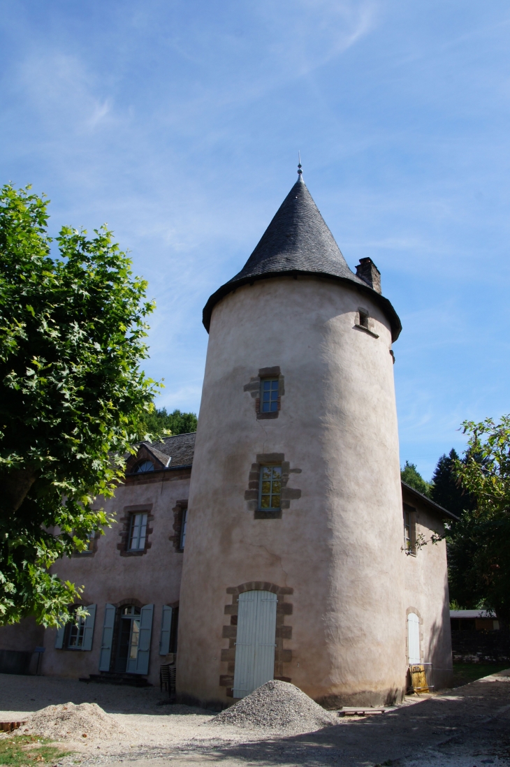 Le Manoir des Tours, anciennement le château des Frères. - Allassac