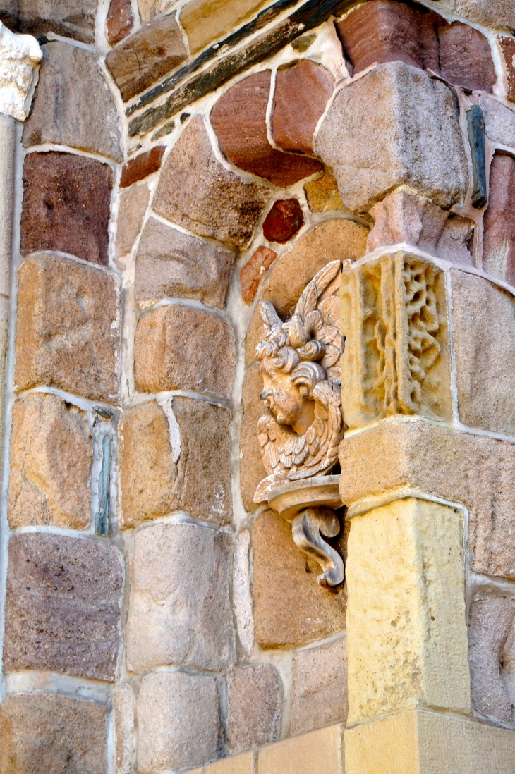 Détail : portail sud de L'église Saint Jean-Baptiste. - Allassac