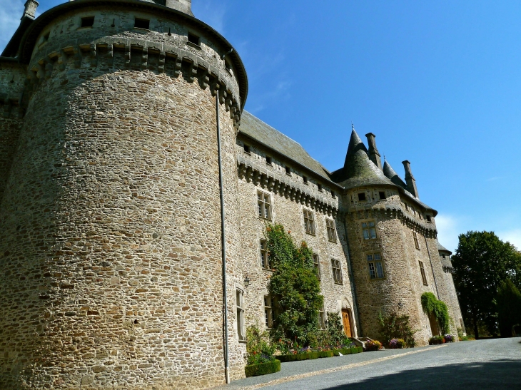 Le Château. - Arnac-Pompadour