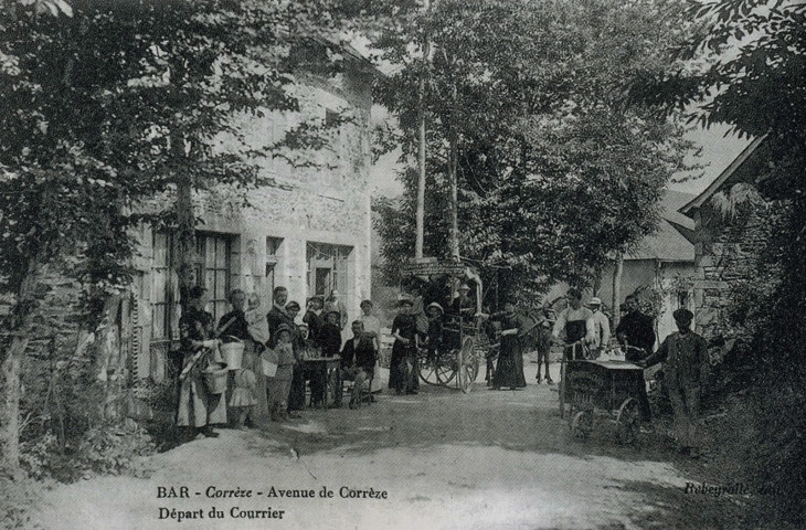 Avenue de correze, départ du courrier(carte postale ancienne). - Bar