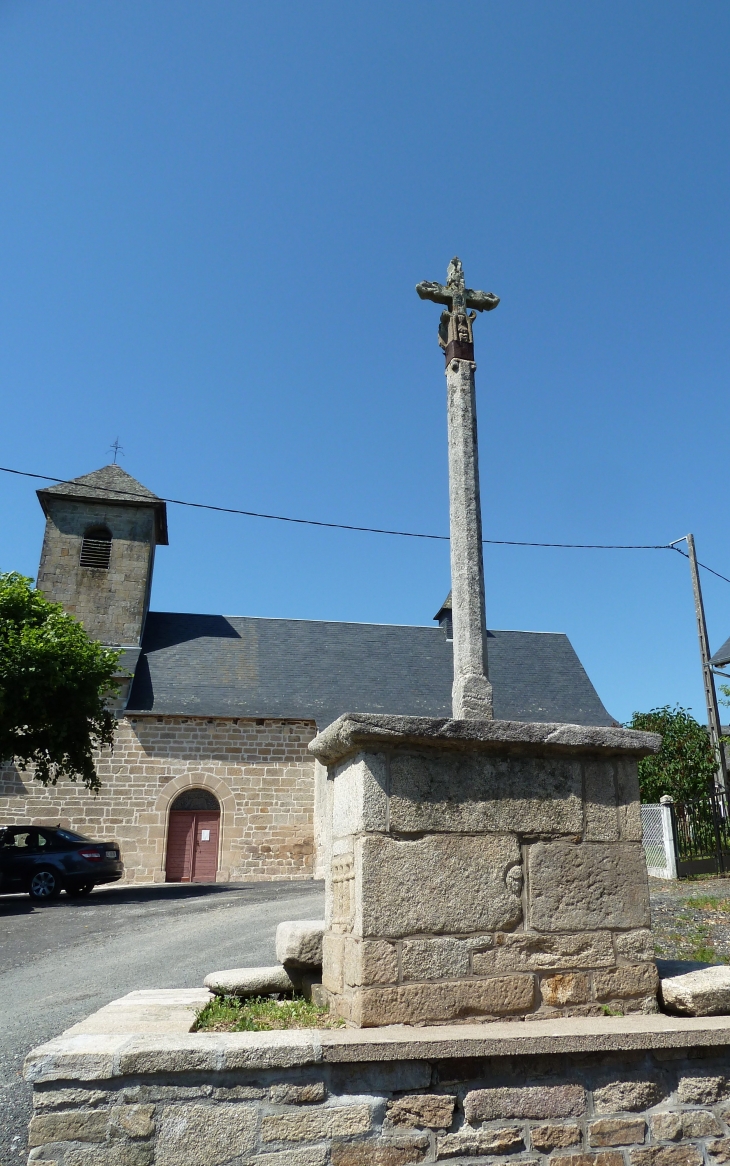 Le Calvaire du XIIe et XIVe siècles. - Beaumont