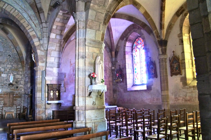 Du transept,la chapelle sud. Eglise de Saint-Eutrope. - Beyssac