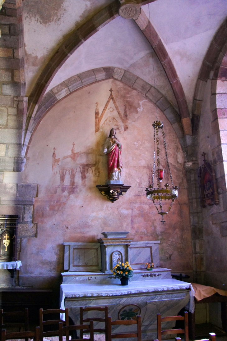 La chapelle sud. Eglise Saint-Eutrope. - Beyssac