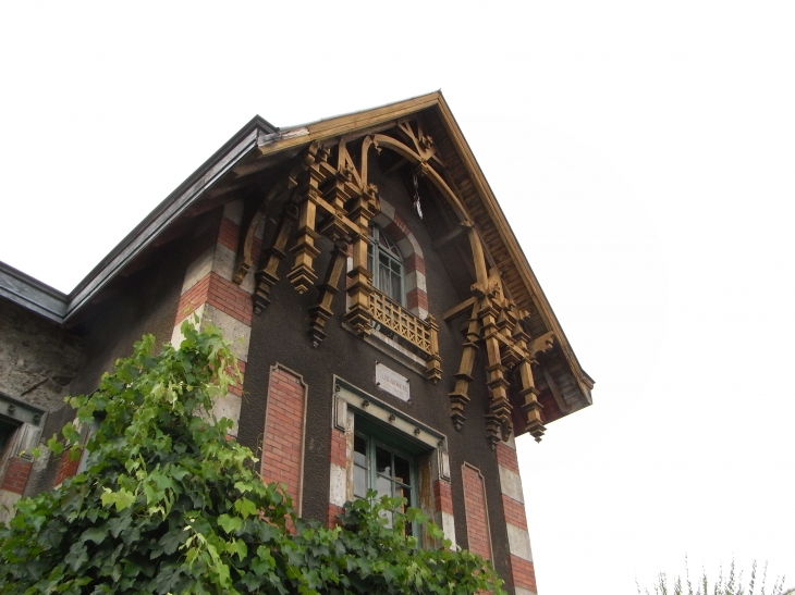Maison à pignon bois style 1925 - Bort-les-Orgues