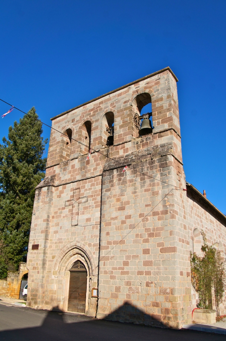Façade occidentale de l'église Saint Pierre ès Liens et son clocher-mur. - Brignac-la-Plaine