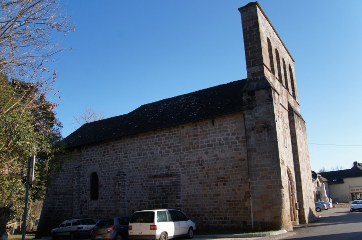 Façade nord de l'église Saint Pierre ès Liens. - Brignac-la-Plaine