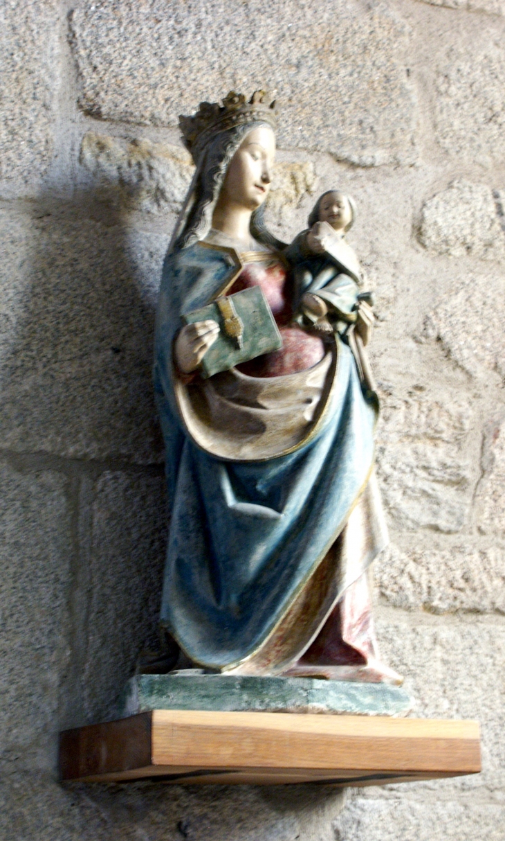 Vierge à l'enfant de l'église Saint Jacques le Majeur et Saint Laurent. - Chaumeil