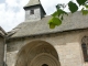 L'église Saint Jacques le Majeur et Saint Laurent comporte un portail gothique à pinacle du XVe siècle sous porche.
