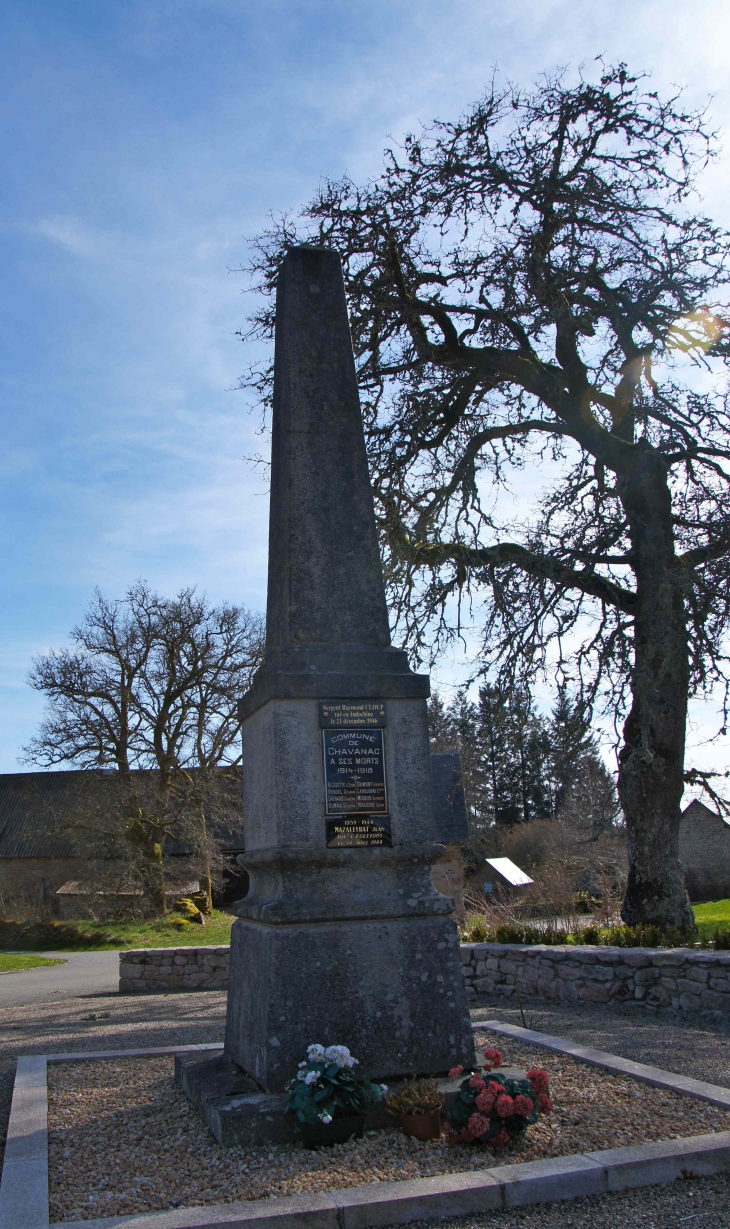 Le Monument aux Morts - Chavanac