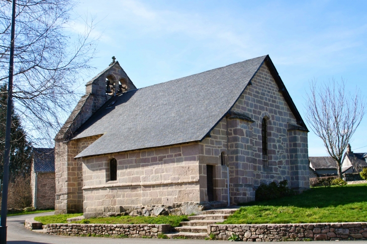 Le chevet de l'église de la Nativité-de-Saint-Jean-Baptiste. - Chavanac