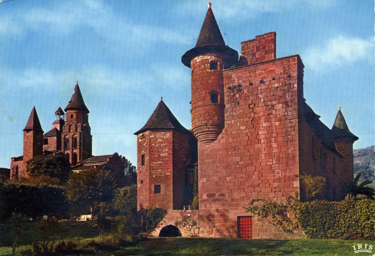 Tours de l'Eglise et château de Vassignac (carte postale de 1970) - Collonges-la-Rouge