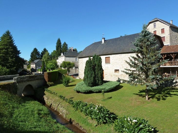 Entrée du village par le Sud. - Corrèze