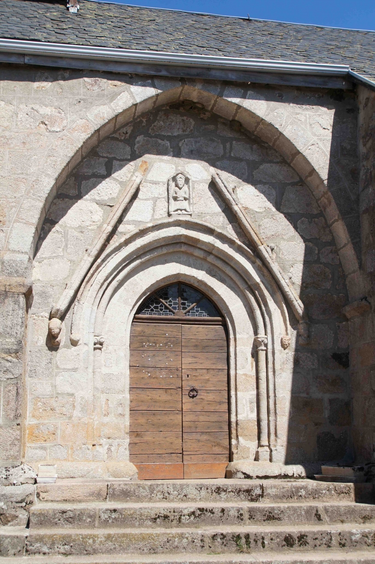Le portail de l'église Saint-martial-de-Limoges. - Couffy-sur-Sarsonne