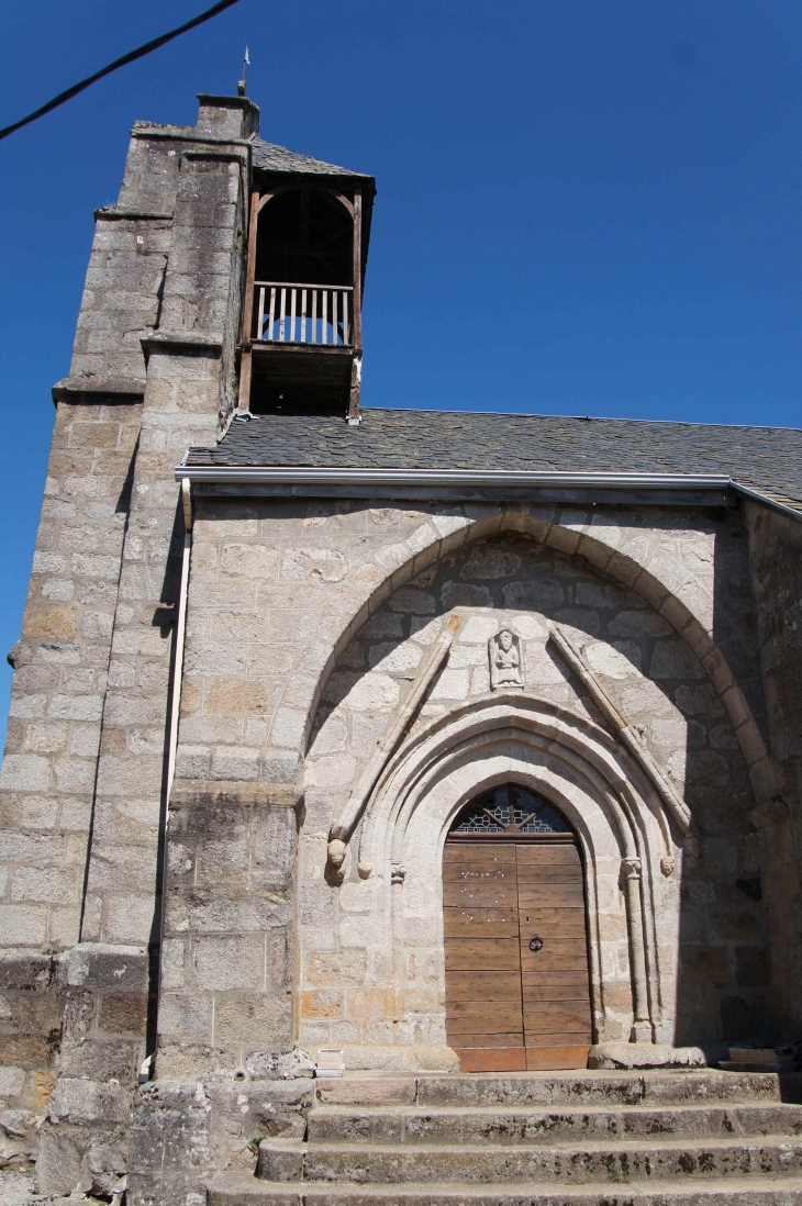 Façade sud, le portail et le clocher. - Couffy-sur-Sarsonne