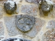Photo suivante de Courteix Croix de Malte gravée au dessus du portail.