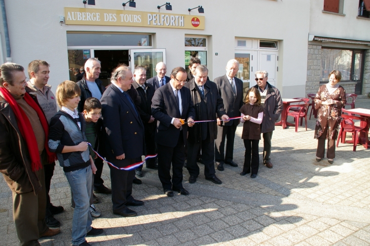 Ouverture officielle de l'Auberge des Tours par François Hollande - Goulles