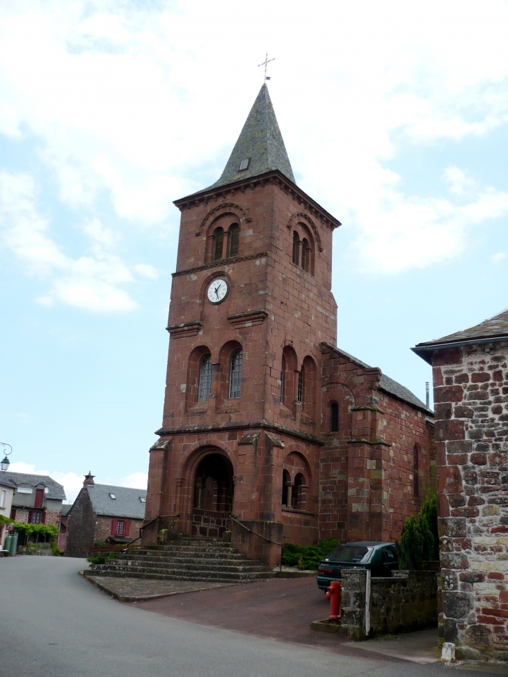 Eglise Romane en grès rouge - Lagleygeolle