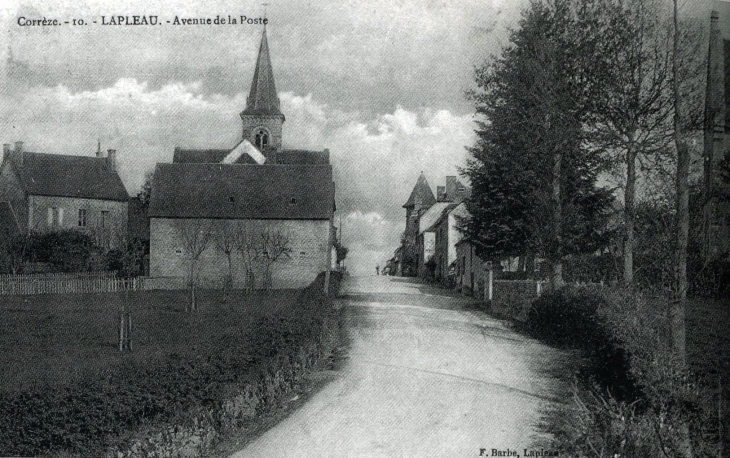 Vers 1906, avenue de la poste (carte postale ancienne). - Lapleau