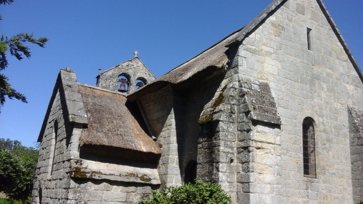 Eglise au toit de chaume  - Lestards