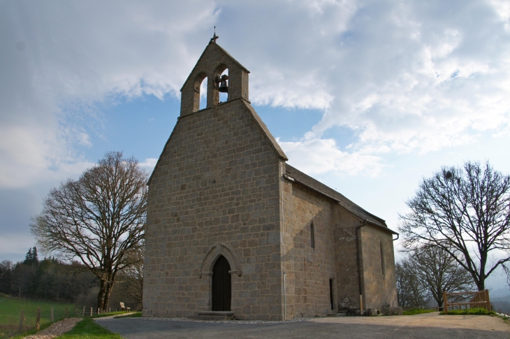 Eglise Saint-Pierre du XIIe siècle agrandie au XVIIe siècle. - Mestes