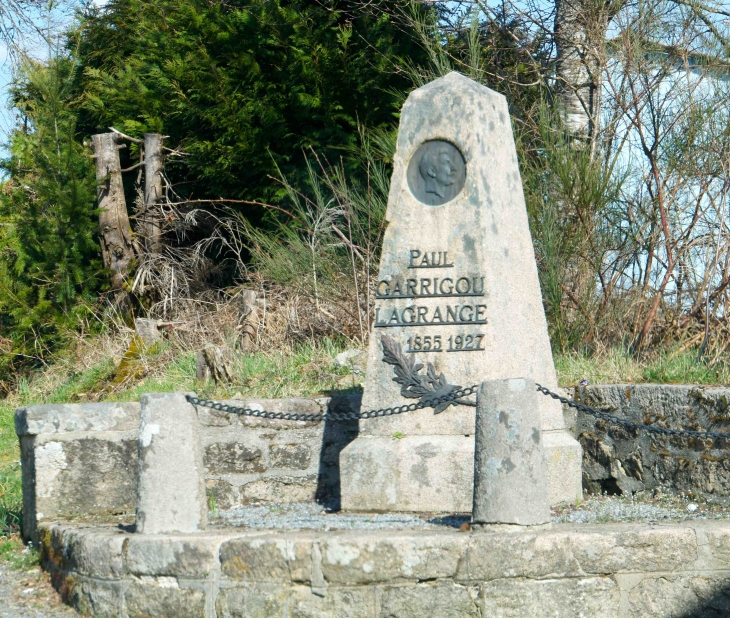 Monument Paul Garrigou. - Millevaches