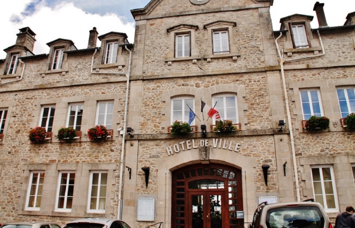 Hotel-de-Ville - Neuvic