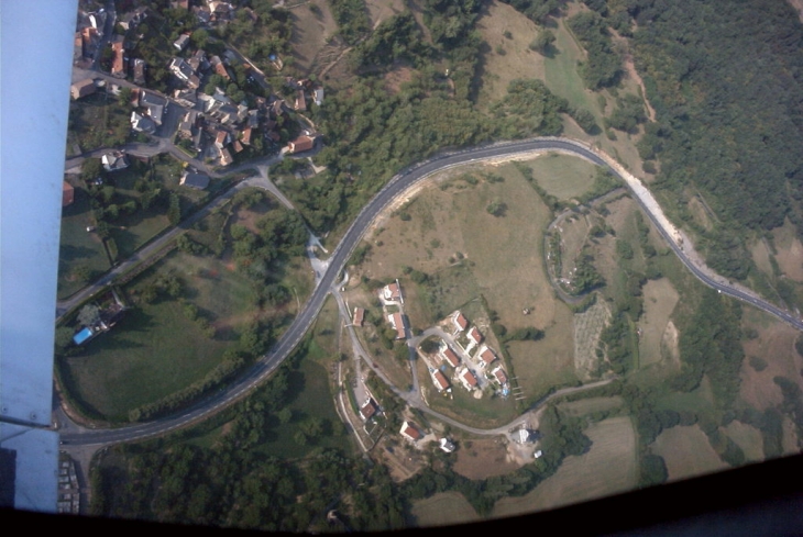 Village de Noailhac et son lotissement vue d'avion