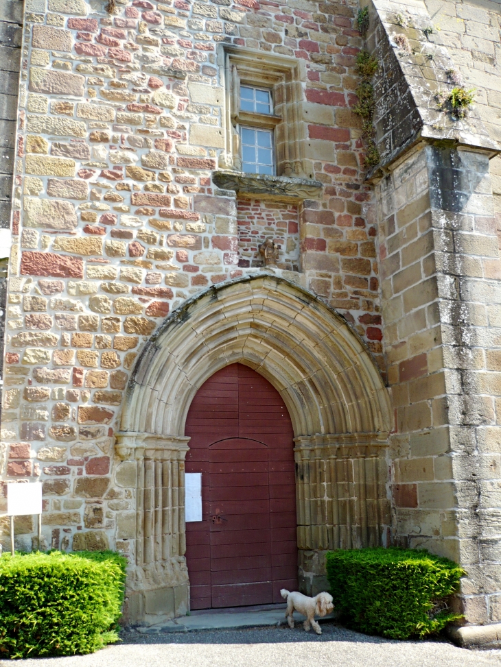 Détail du portail de l'église - Noailhac