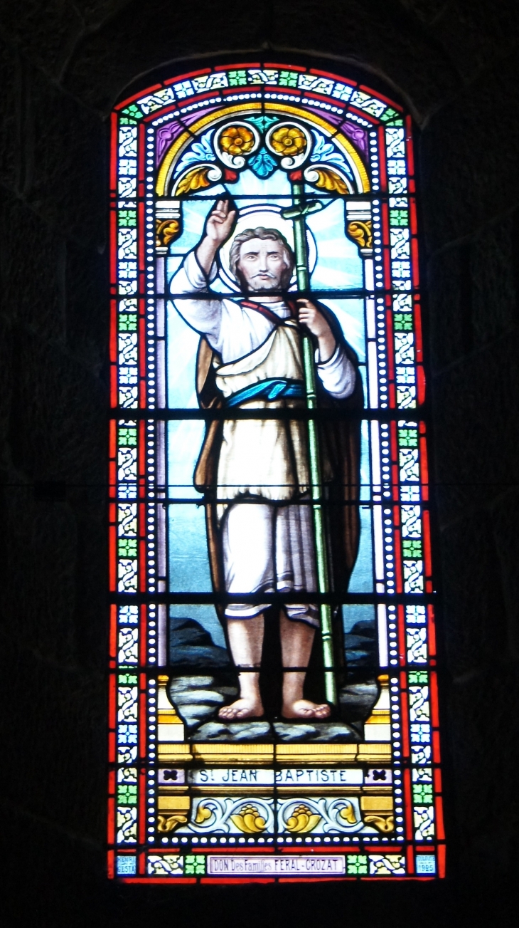 Le vitrail de Saint-Jean-Baptiste. Eglise Saint-Barthélémy. - Objat