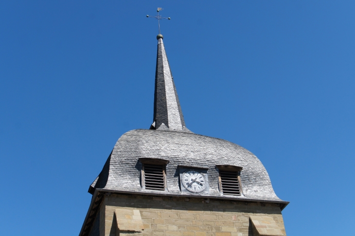 Clocher de l'église Saint-Barthélémy refait au XIXe siècle. - Objat