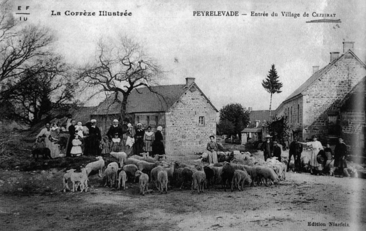 L'entrée du village de Cezeirat, vers 1907 (carte postale ancienne). - Peyrelevade