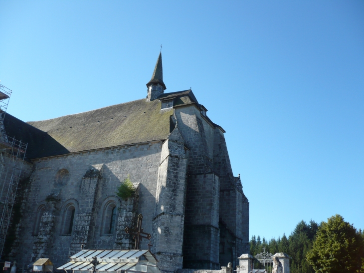 Eglise fortifiée du Prieuré Saint-Michel-des-Anges. - Saint-Angel