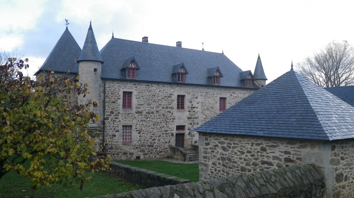 Le château. - Saint-Germain-Lavolps