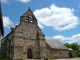 L'église à nef unique et chevet plat (XIIe siècle) fut agrandie par la création de chapelles latérales au XIVe siècle.