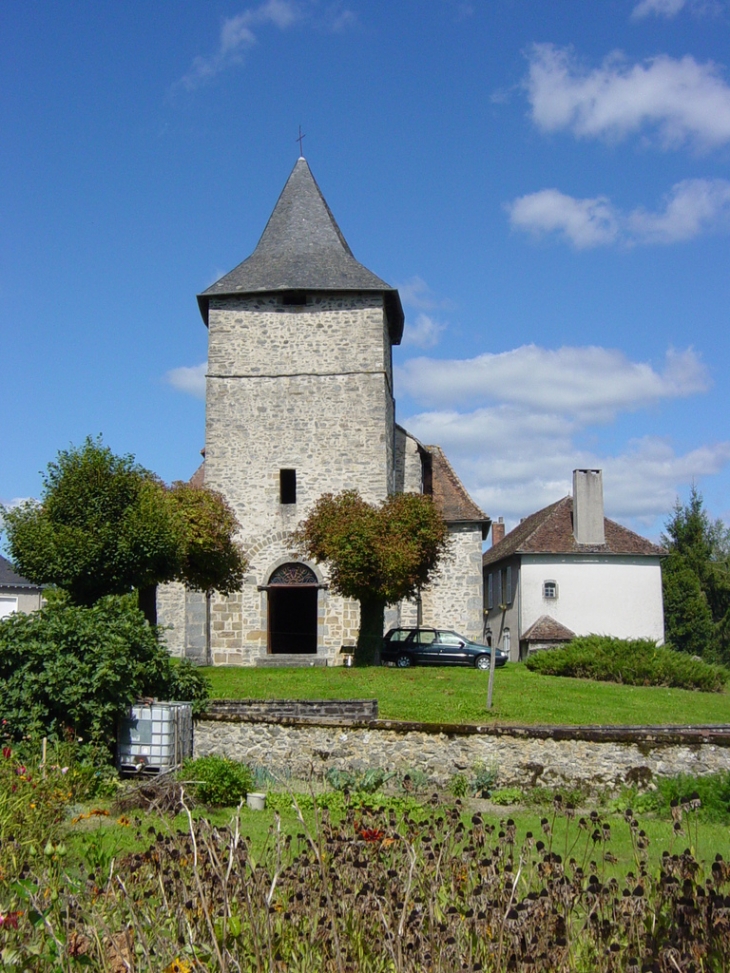La place de l'église - Saint-Julien-le-Vendômois