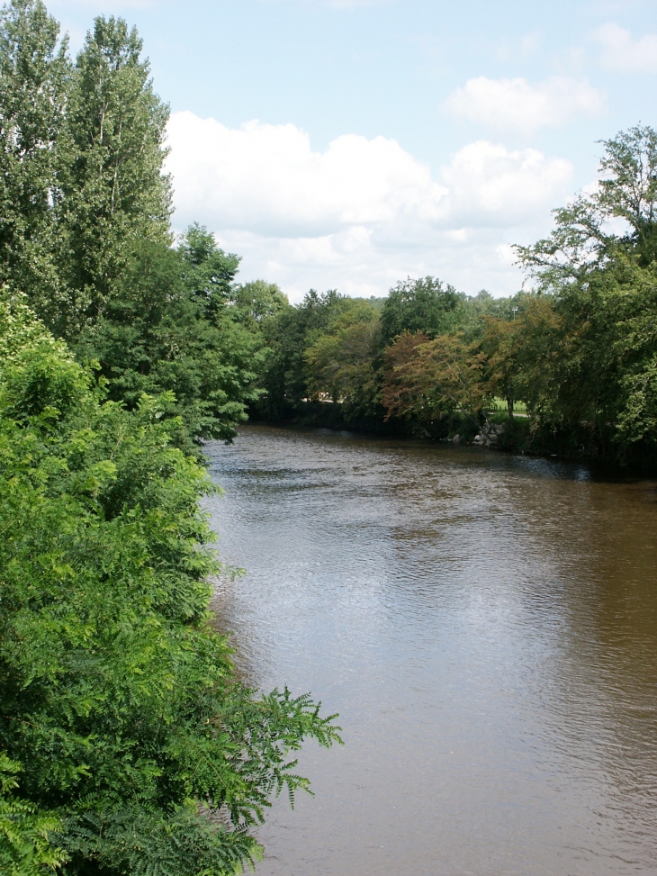 La Vézère. - Saint-Pantaléon-de-Larche