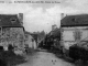 Entrée du bourg, vers 1910 (carte postale ancienne).