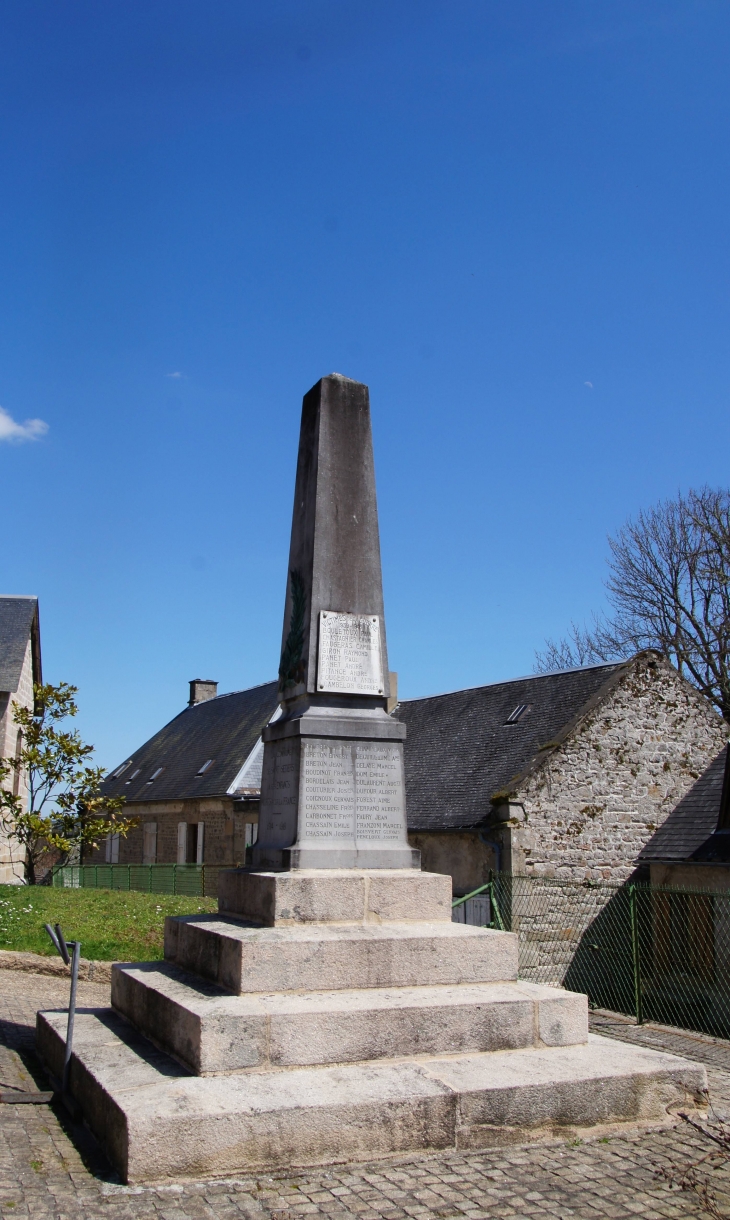 Le Monument aux Morts - Saint-Setiers