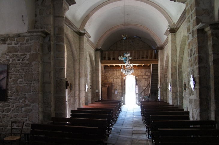 Intérieur de l'église vers le portail. - Saint-Setiers