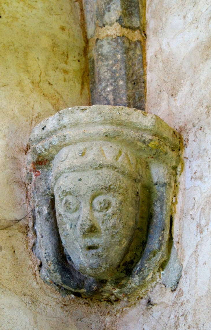 Corbeau, église Saint-Saturnin. - Saint-Sornin-Lavolps